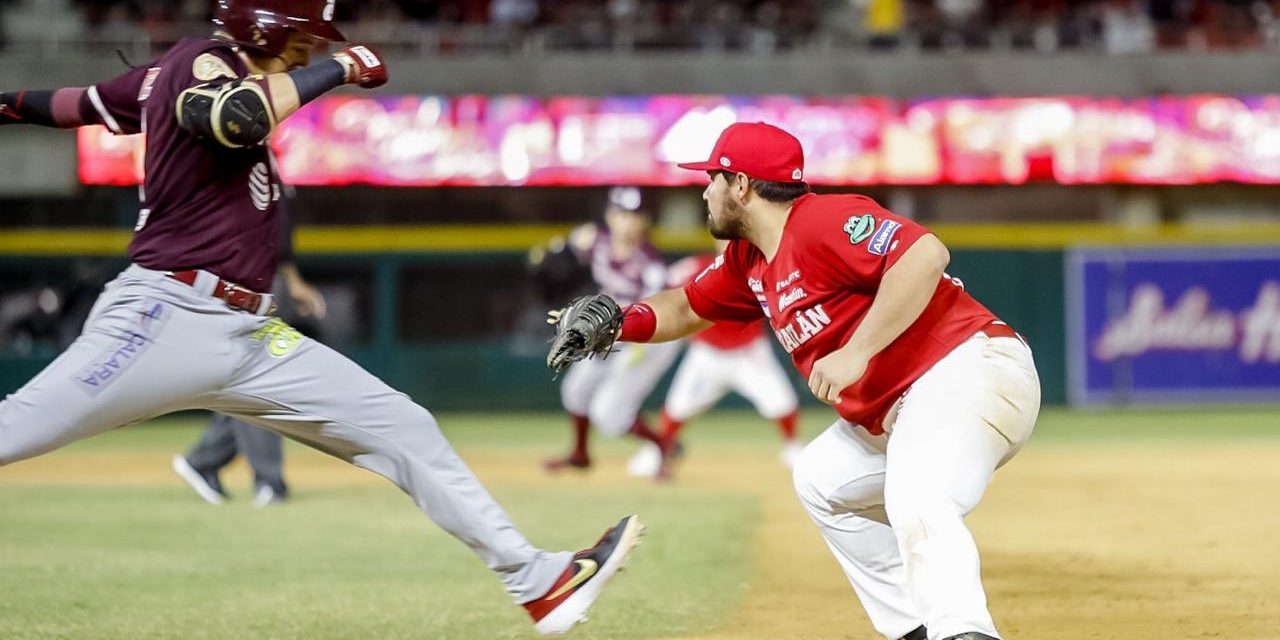 Tomateros de Culiacán vs. Venados de Mazatlán 5o juego serie final, ventaha Tomateros 3-2, 3×2 del 270120 en Mazatlán