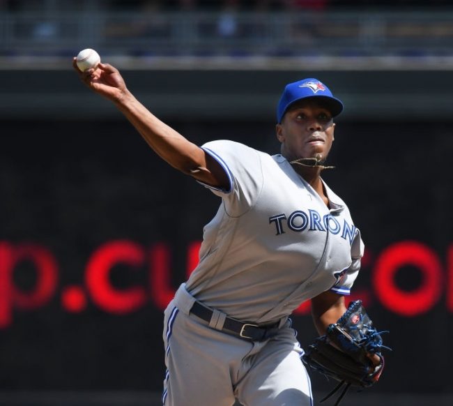Carlos Ramírez, con uniforme de los Azulejos de Toronto