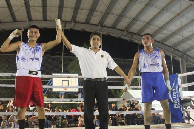 Zaíd Yam vencedor de Ricardo Castillo grsc 2 del 111019 en colonia Serapio Rendón fecha XI toreo muniipal de boxeo con Carlos Pescado Sosa