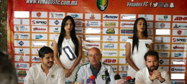 Rodolfo Rosas Cantillo presentando a José Luis Sánchez Solá cmo DT de los Venados (2)