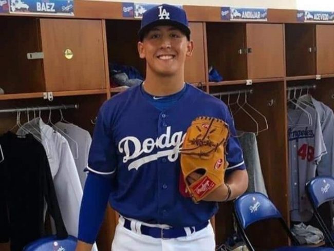 Yamil Castillo con uniforme de los Dodgers de Los Ángeles