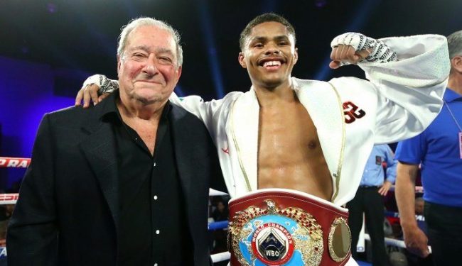 Bob Arum con Shakur Stevenson