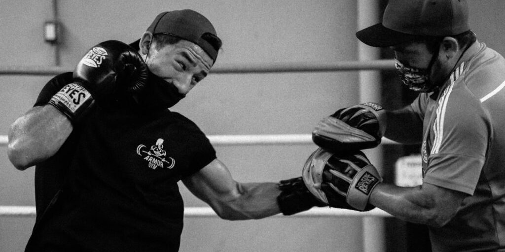 Pablo Rojo Peraza, entrenando con mascarilla por coronavirus con Mario Cortés WhatsApp-Image-2020-05-25-at-9.46.49-PM-1024×682