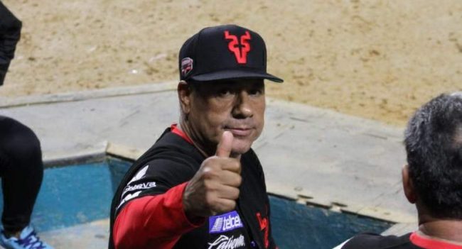 Matías Carrillo con uniforme de los Venados de Mazatlán