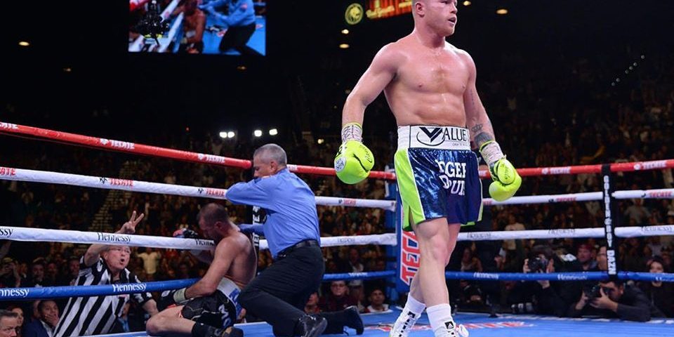 Saúl Canelo Álvarez vs. Sergey Kovalev ganó campeonato mundial semicopleto de la OMB gkot 11 5 del 021119 en MGM Grand Garden de Las Vegas, Kovalev en la lona Saúl "Canelo" Álvarez dispuesto a reucir su bolsa