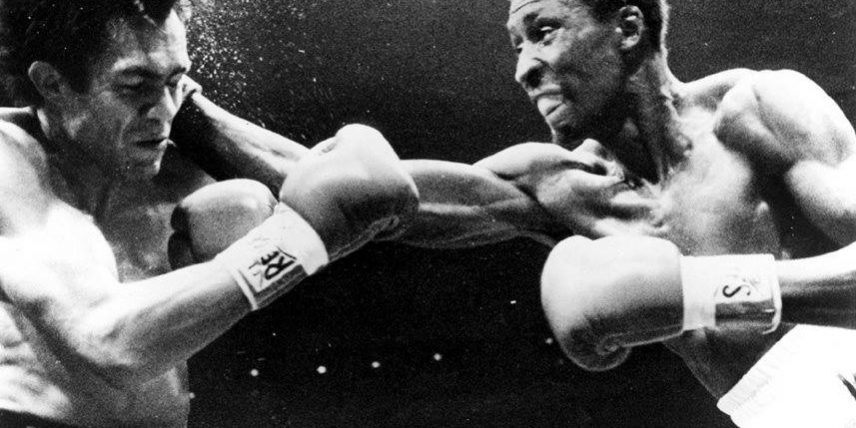 Tommy Hearns vs. Pipino Cuevas por campeonato mundial wélter amb gkot 2 2 del 020880 Joe Louis Arena Detroit con Stanley Christodolou