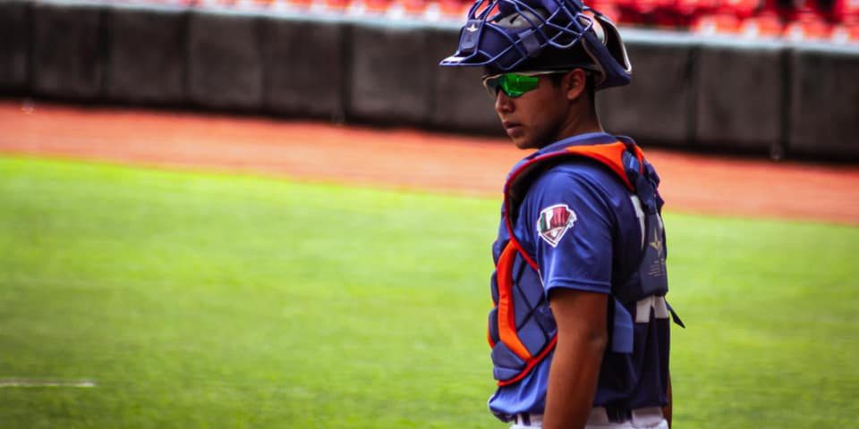 Isauro Pineda con careta