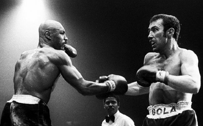 Marvin nHagler vs. Alan Minter gkot-3 ganó campeonato mundial absoluto de peso mediano del 270920 en Londres, con réferi Carlos Berrocal