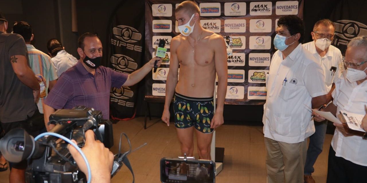 Serhii Bohachuk pesaje vs. Alejandro Pájaro Dávila 1 del 240920 en Hotel Ibis Galerías con Mario Vega Díaz, Santiago Basto Mejía, Manuel Nájera Palaviccini y Alejandro Torre Ramírez