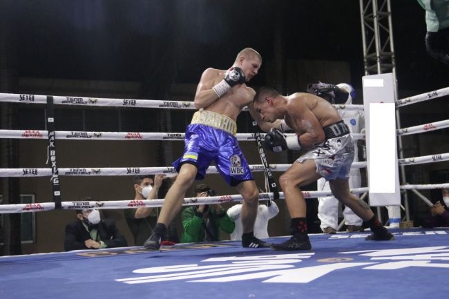 Serhii Bohachuk vs. Alejandro Pájaro Dávila gko7 retuvo campeonato continental wélter de América 3 del 250920 en Mérida con juez Ariel Ruiz conasupo