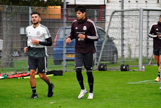 Henry Martín entrenando en Amsterdam previo a juego de la selección nacional contra Holanda, foto del 051020
