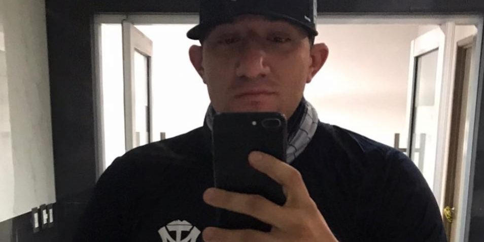 Julio Pérez Toledo con uniforme de los Sultanes de Monterrey (2)