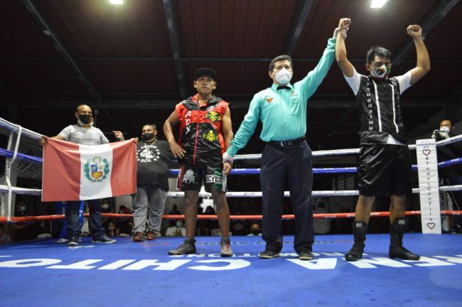 Leonardo Diamante Mosqueda vencedor de Reno Reyes gdu 8 del 031020 en Ciudad del Carmen, Arena Chito con réferi Rafael Chamaco Briceño