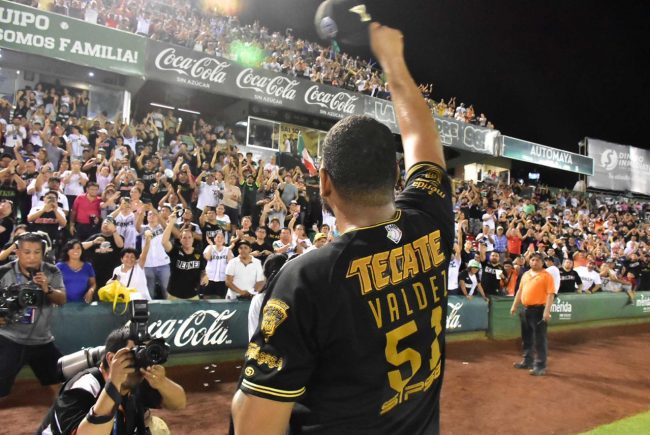 Leones de Yucatán vs. Acereros de Monclova 5o juego serie final 2020 LMB, 3×0 del 290919 en Mérida, César Valdez ovacionado