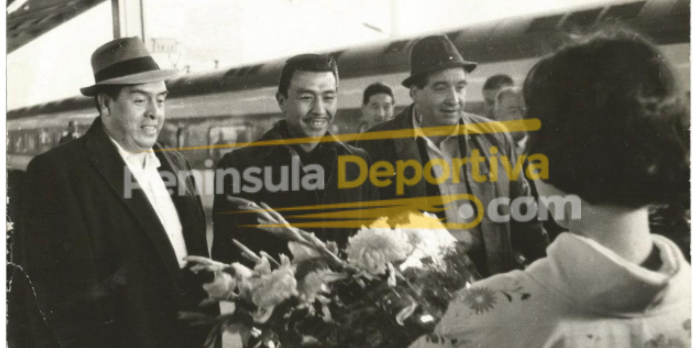 Guadalupe Lupe Serrano llegando a Japón con Guadalupe Lupe Sánchez y José Medel con marca de agua