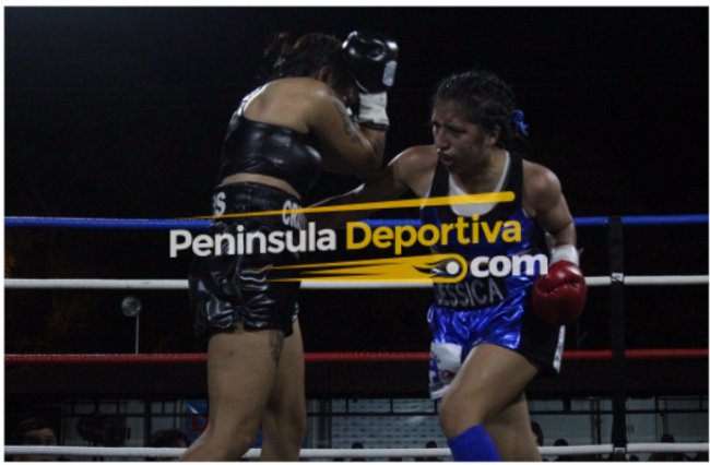 Jessica Basulto en acción en arena 33 con marca de agua