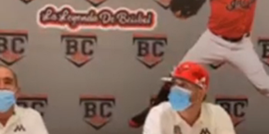 Óliver Pérez presentación de proyecto de academia de béisbol en Altozano del 031120