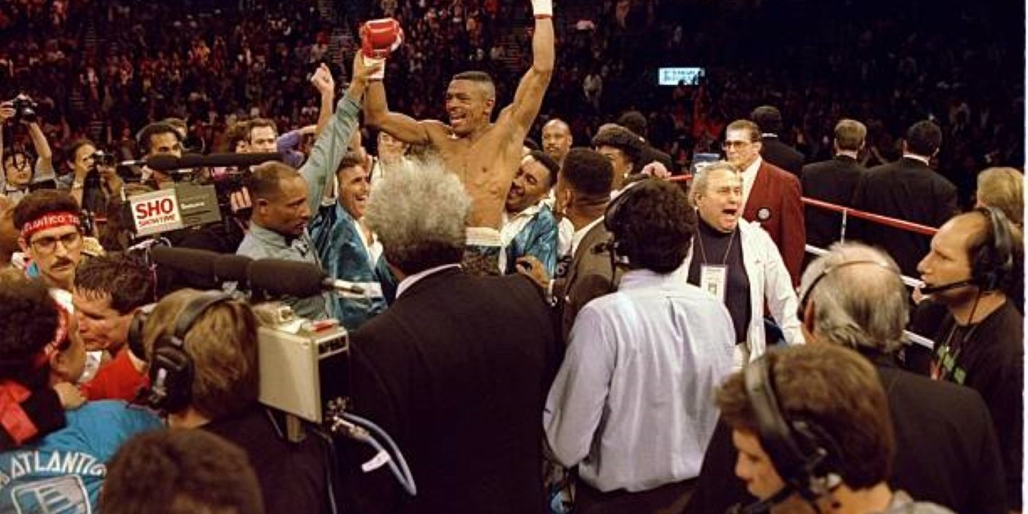 Frankie Randall vencedor de Julio César Chávez gdd 12 del 280194 inauguración MGM Grand Arena de Las Vegas levantado en brazos