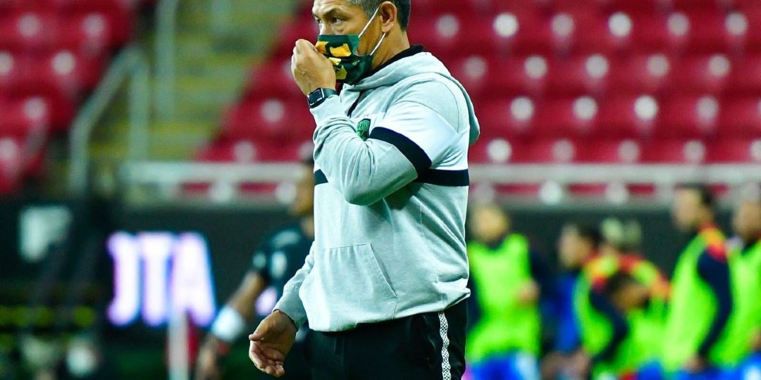 Ignacio Nacho Ambriz con cubrebocas