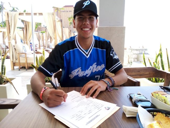 Jesús López, firmado por los Leones de Yucatán el 141220 en Mazatlán