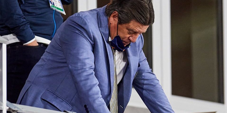 Miguel Piojo Herrera derrotado