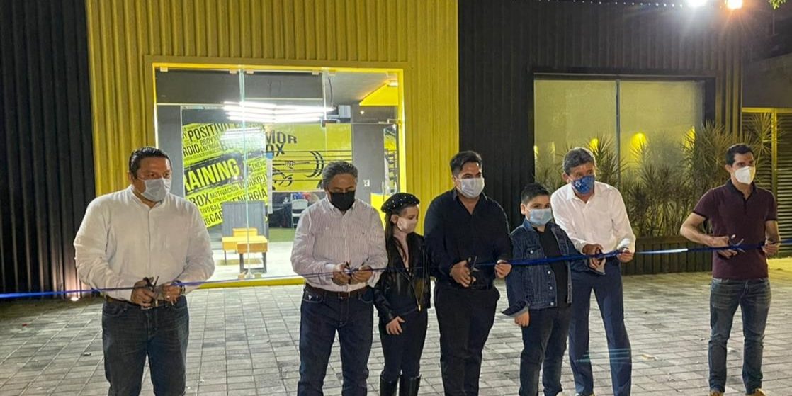 Emmanuel Alcántara Heredia con Carlos Sáenz Castillo, Jesús Aguilar Aguilar, Rommel Pacheco Marrufo, Emmanuel Alcántara Madera, inauguración Armor Box Cd. Caucel del 300121