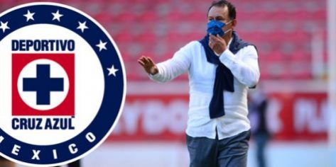 Juan Reynoso con logo del Cruz Azul