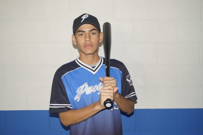 Ian Daniel Ayala Aranda, prospecto nayarita de 15 años, jardinero, firmado por los Leones de Yucatán en febrero de 2021