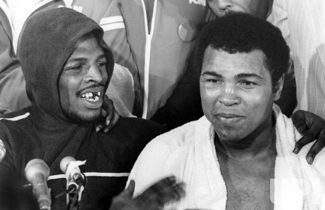 Leon Spinks con Mohamed Alí