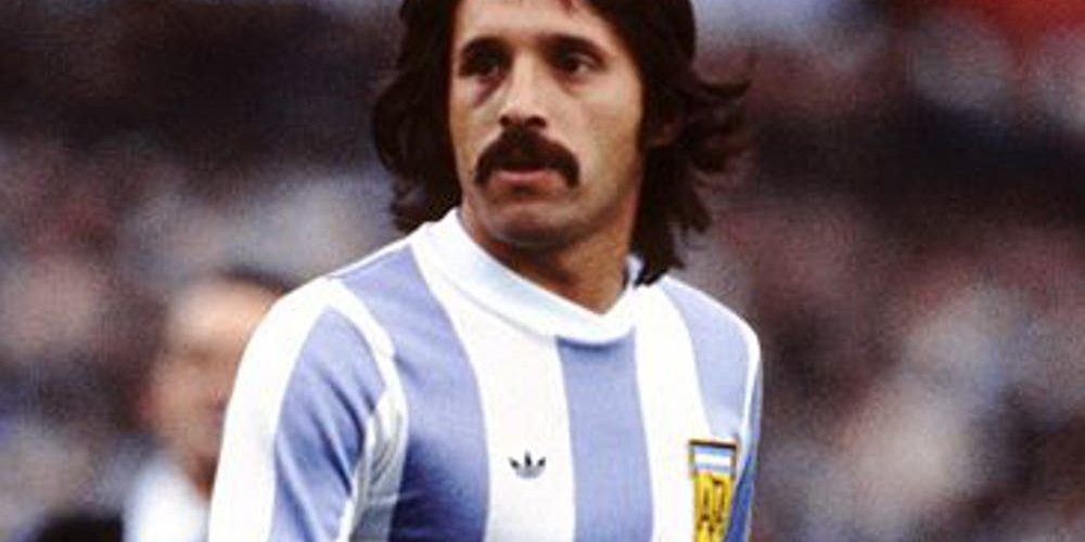 Leopoldo Luque con uniforme de selección argentina murió Leopoldo Luque