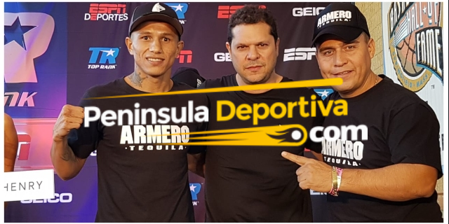 Miguel Berchelt, Mario Abraham y Alfredo Caballero en Tucson con marca de agua Alfredo Caballero con Mario Abraham y Miguel Berchelt