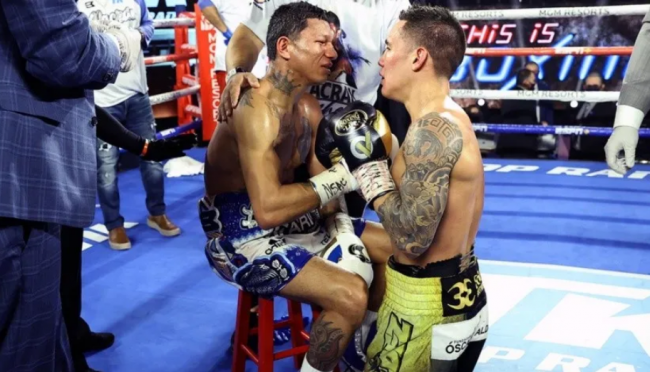 Óscar Valdez vencedor de Miguel Berchelt gkot 10 ganó campeonato mundial súperpluma del CMB 2 del 200221 en Las Vegas.jpg