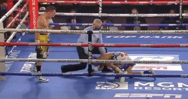 Óscar Valdez vs. Miguel Berchelt gkot 10 ganó campeonato mundial súperpluma del CMB del 200221 en Las Vegas con réeferi Russell Mora