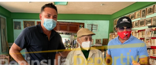 Óscar de La Hoya con Jesús Cholaín Rivero y José Alberto Pepe Gómez Álvarez del 070221 en casa de Don Jesús