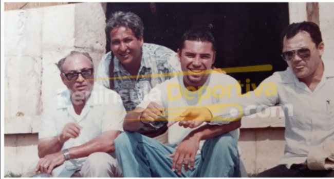 Óscar de la Hoya en Uxmal con Jesús Manuel Erosa Chichonal y Jesús Choláin Rivero, junio o julio 1996