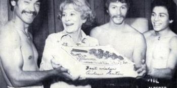 Aileen Eaton con Carlos Palomino, Alberto Sandoval y Danny López