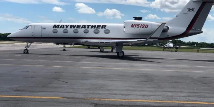 Floyd Mayweather, avión en Cancún del 100321 Floyd Mayweather
