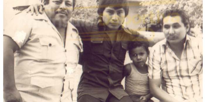 Gustavo Guty Espadas con Raúl Gamboa Ayuso “Borolas”, José Luis Porky Mendoza Avila y Gustavo Guty Espadas jr. posiblemente, en 1976, con marca de agua Raúl Gamboa Ayuso "Borolas"