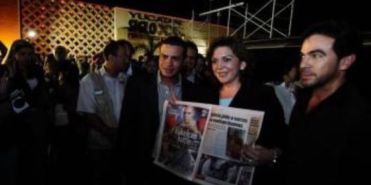 Gustavo Guty Espadas jr. con Ivonne Ortega Pacheco y José Alberto Pepe Gómez Álvarez, del 211209