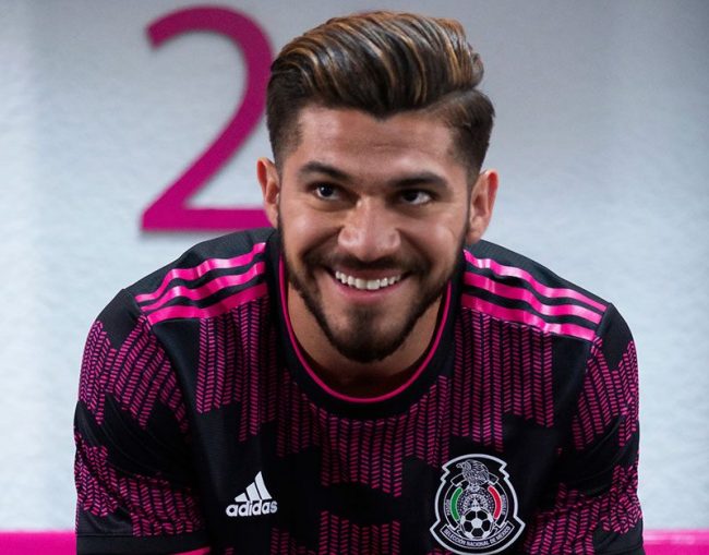 Henry Martín modelo de la nueva playera de la selección mexicana de fútbol del 220321 Henry Martín