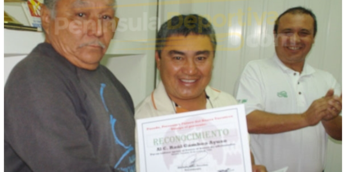 Raúl Gamboa Ayuso con Gustavo Guty Espadas Cruz y Mario Alfredo Freddy Ríos Urcelay en 2009 con marca de agua Raúl Gamboa Ayuso "Borolas"