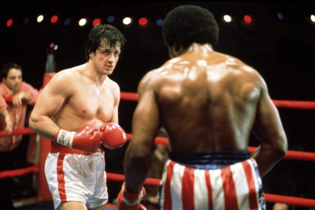 Sylvester Stallones peleando con Apollo Creed