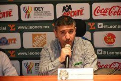 Alejandro Orozco García en sala de prensa Russell Gutiérrez Canto