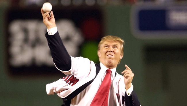 Donald Trump pitcheando