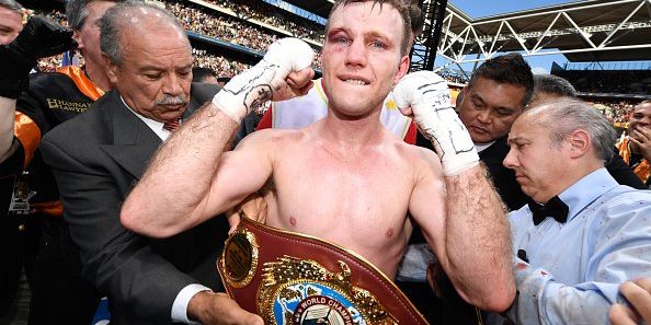 Jeff Horn vencedor de Manny Pacquiao gdu 12 campeonato mundial wélter de la OMB 2 del 010717 en Brisbane con Francisco Paco Valcárcel y réferi Nelson