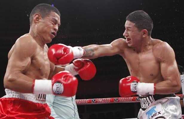 Miguel Berchelt vs. Rolando Giono gkot 3 del 191215 en Coliseo Yucatán 2a función en el coliseo