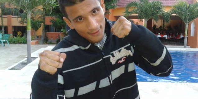 Oliver Flores en guardia Óliver Flores