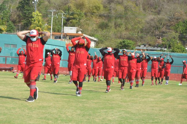 Piratas de Campeche, primer día de pretemporada 2021 del 150421 en estadio Nelson Barrera Romellón
