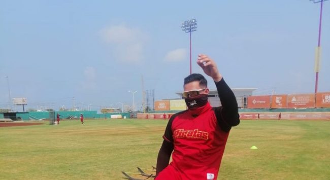 Romario Gil primer día de pretemporada con los Piratas de Campeche del 190421 en parque Nelson Barrera Romellón, con cubrebocas