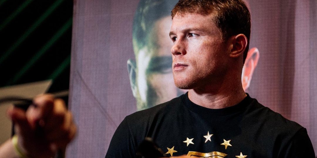 Saúl Canelo Álvarez de tres cuartos, buena foto